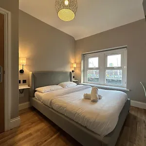 https://the-riverhouse-backpackers.cardiffhotelswales.com